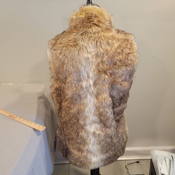 TCEC Faux Fur Vest Size Medium - Picture 3 of 8